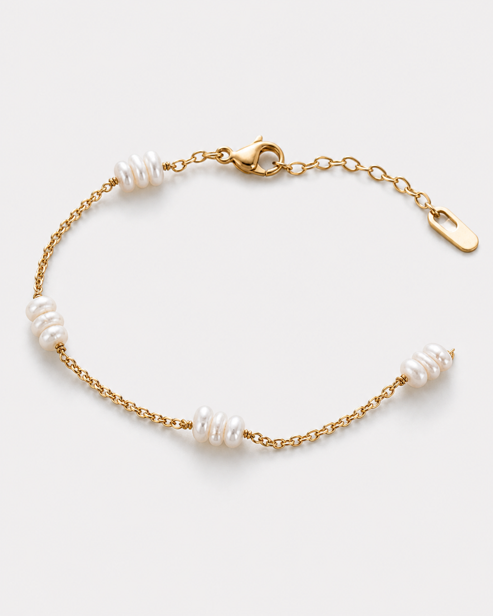 Sophia Pearl Bracelet — product macro detail