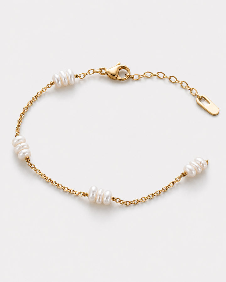 Sophia Pearl Bracelet — product macro detail
