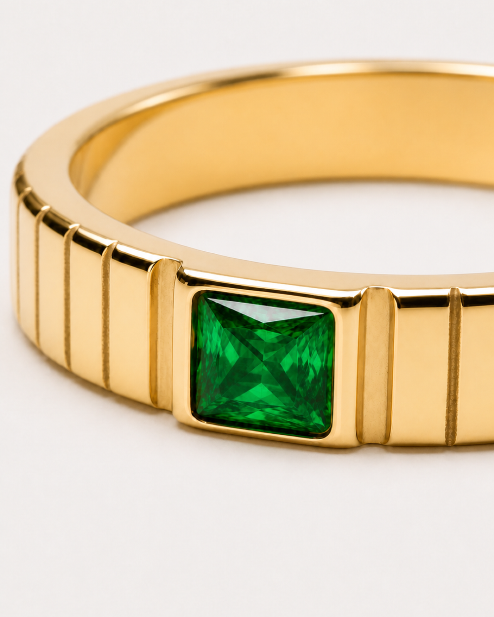 Gold Iris ring emerald and fluted band detail