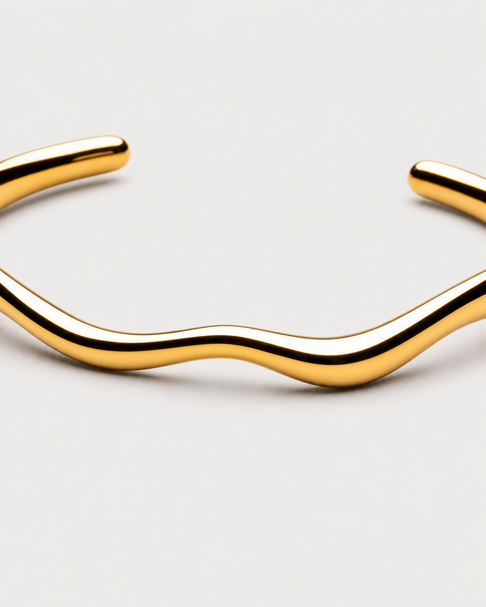 Belen Cala Cuff — Gold — product macro detail