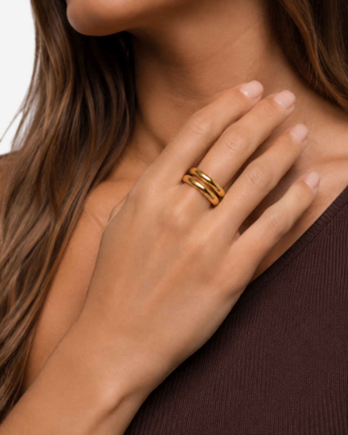 Carys Stackable Rings — 22 — Gold — cocoa CO17 — collarbone hand detail