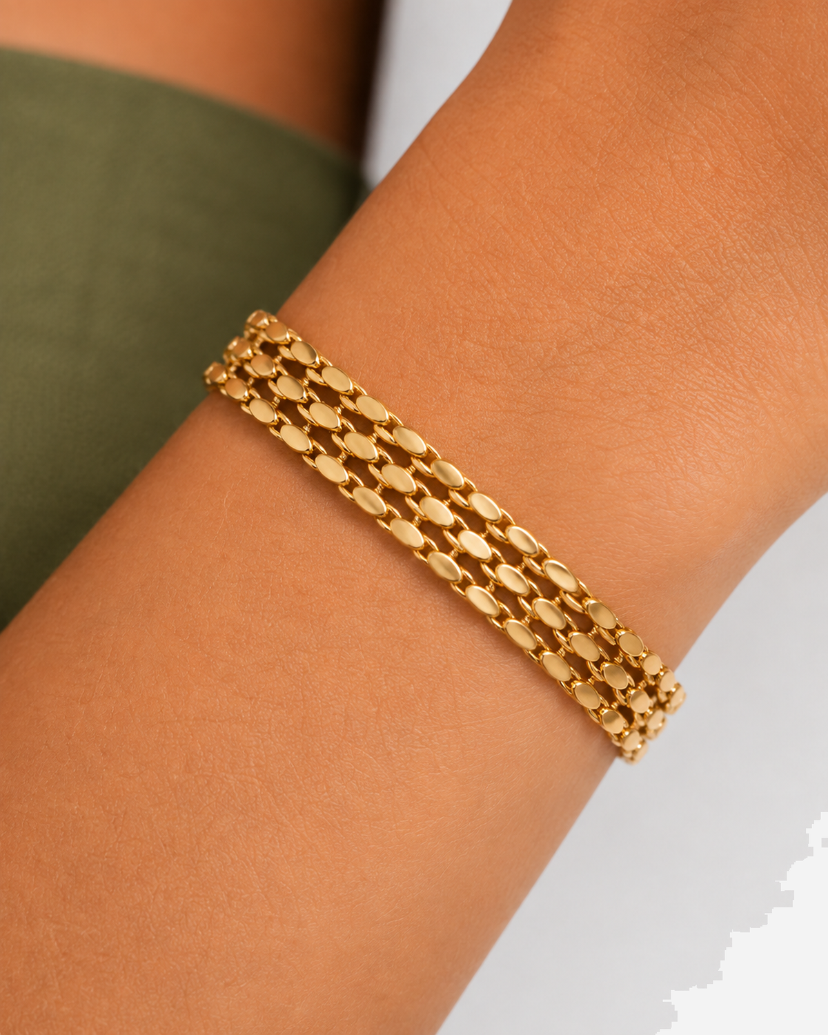 Ilaria Sifnos Bracelet — close-up model scale detail