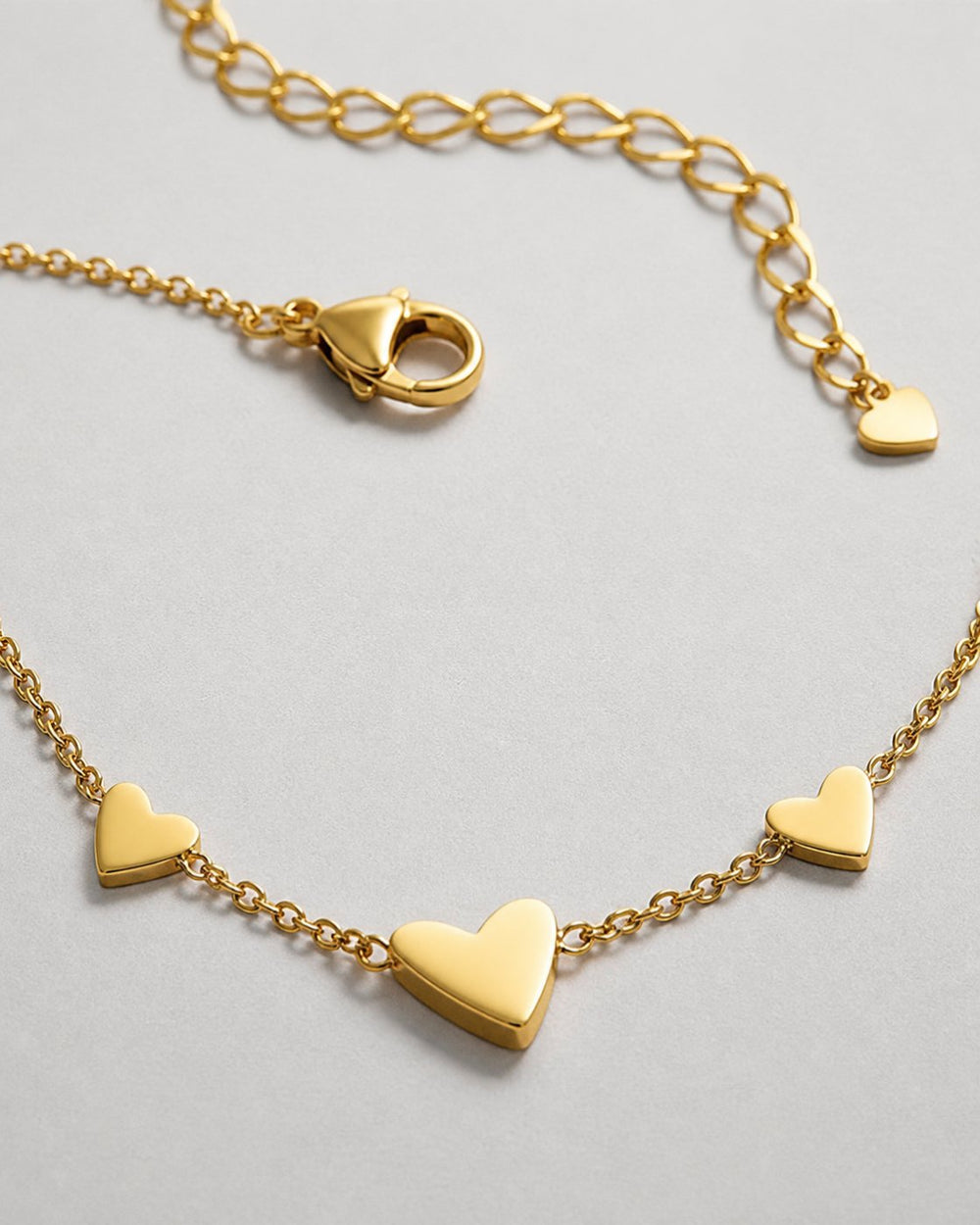 Amadea Heart Anklet — Gold heart and closure macro