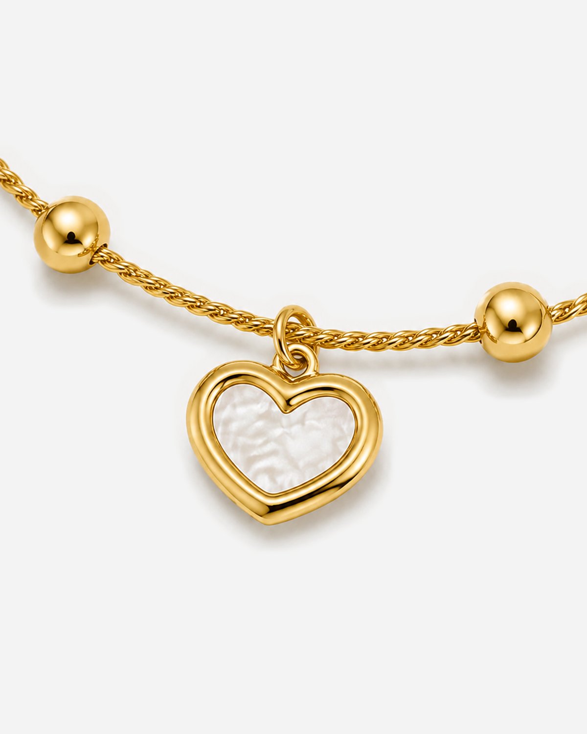 Muriel Heart Shell Bracelet — 02 — Gold — mother-of-pearl heart macro