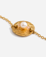 Rita Pearl Bracelet — Gold pearl and disc macro
